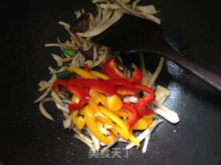 家常菜也可以很靓-鸡肉菇腊猪舌盖浇饭的做法步骤：5