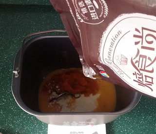 南瓜酸奶无盐亚麻籽油面包的做法步骤：2