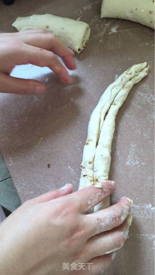 核桃花卷的做法步骤：1