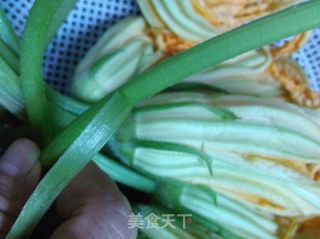 南瓜花酿肉的做法步骤：3