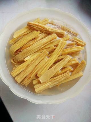 辣条的做法步骤：1