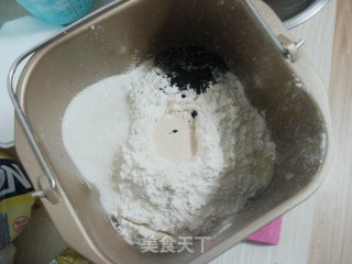 龙猫红豆菠萝包的做法步骤：2