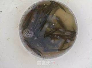 椒盐白条鱼的做法步骤：1