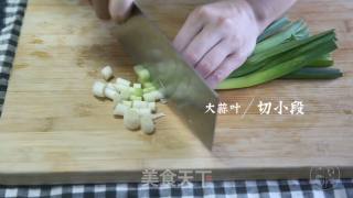 萝卜干炒腊肉的做法步骤：3