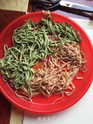 五彩饺子加面条的做法步骤：2