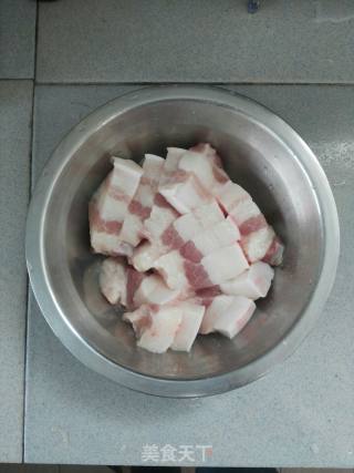 香菇红烧肉的做法步骤：1