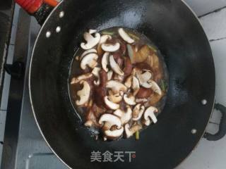 香菇红烧肉的做法步骤：5