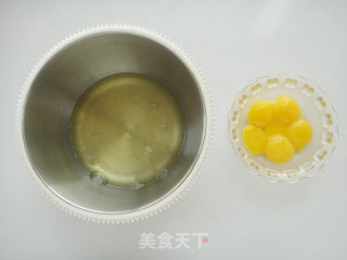 大白酸奶戚风蛋糕的做法步骤：2