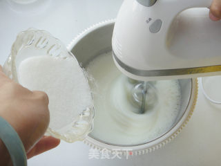 大白酸奶戚风蛋糕的做法步骤：3