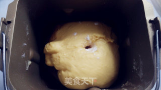 胡萝卜造型红薯面包的做法步骤：3