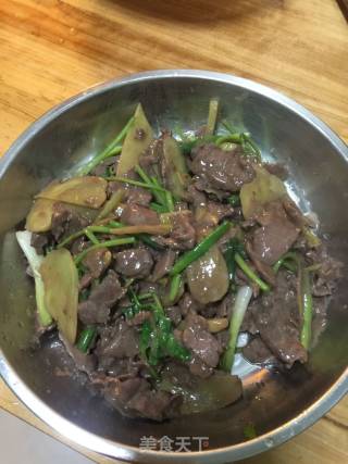 姜葱炒牛肉的做法步骤：4