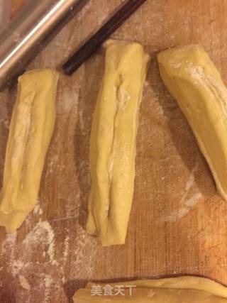 家庭版简易油条（孕妇可食）的做法步骤：4