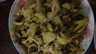 肚肉豆干咸菜煲的做法步骤：1