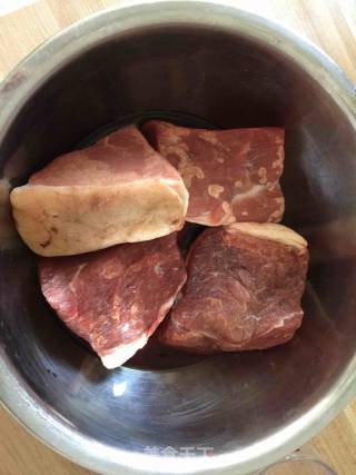 家常淮南牛肉汤的做法步骤：1