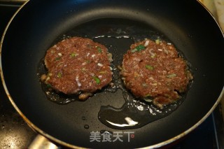 猪肉大汉堡的做法步骤：11