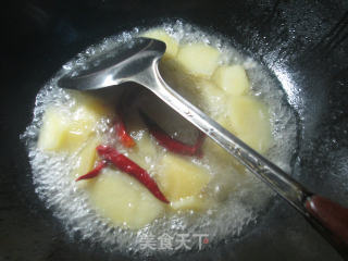 鲜虾烧土豆的做法步骤：3