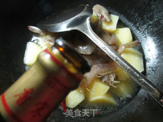 鲜虾烧土豆的做法步骤：4