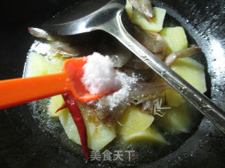 鲜虾烧土豆的做法步骤：7
