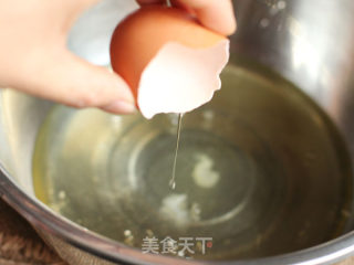 奶油霜裱花蛋糕的做法步骤：1