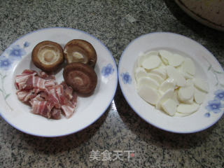 香菇咸肉炒山药的做法步骤：1