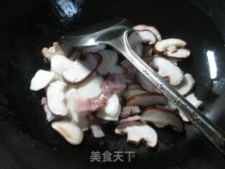 香菇咸肉炒山药的做法步骤：4