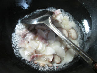 香菇咸肉炒山药的做法步骤：5