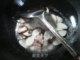 香菇咸肉炒山药的做法步骤：7