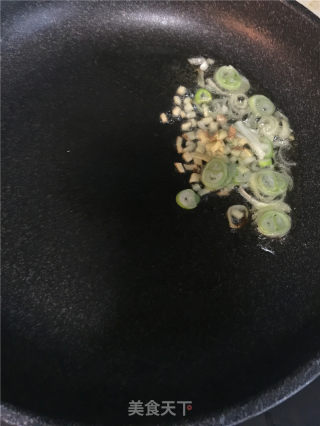 海蛎子炒魔芋丝的做法步骤：4