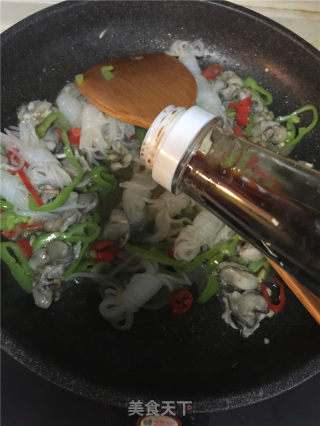 海蛎子炒魔芋丝的做法步骤：8