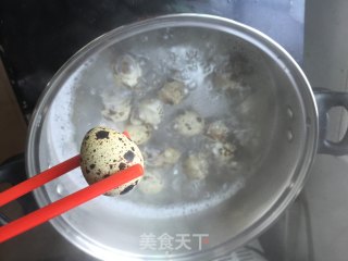 卤鹌鹑蛋五花肉的做法步骤：2