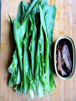 豆豉鲮鱼油麦菜的做法步骤：1