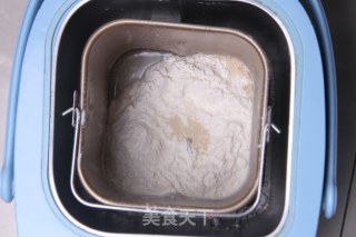 蔓越莓全麦面包的做法步骤：1