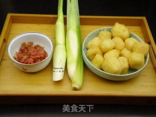茭白焖豆腐的做法步骤：1