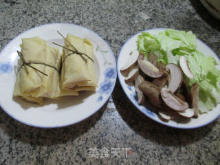 香菇包心菜煮面结的做法步骤：1