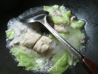 香菇包心菜煮面结的做法步骤：3