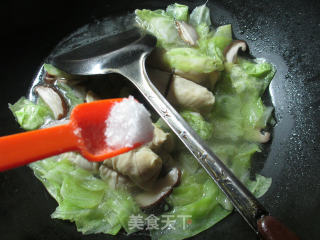 香菇包心菜煮面结的做法步骤：5