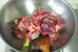 红烧羊肉面的做法步骤：7