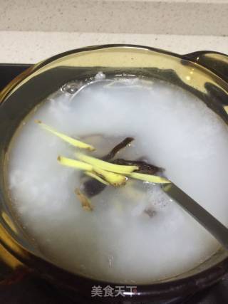 香菇滑鸡粥的做法步骤：3