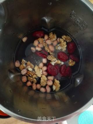 桃桃红枣花生红豆豆浆的做法步骤：5