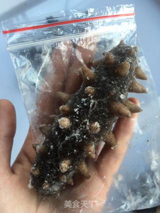 葱烧海参的做法步骤：1