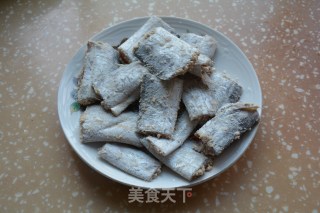 红烧带鱼的做法步骤：1