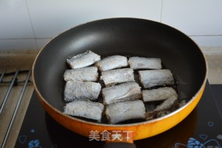 红烧带鱼的做法步骤：2