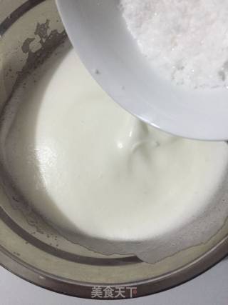 自制戚风蛋糕的做法步骤：4