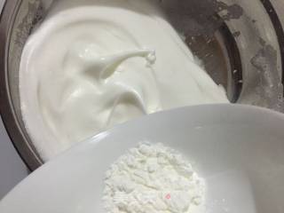 自制戚风蛋糕的做法步骤：5