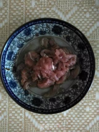 【黄豆腐炒肉片】你吃过黄色的豆腐吗？的做法步骤：1