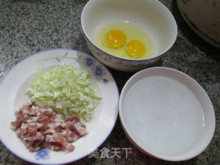 包心菜咸肉鸡蛋羹的做法步骤：1