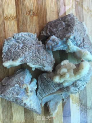 黄焖牛肉的做法步骤：2