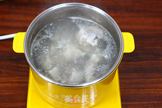 广东老火靓汤-墨鱼花生黄豆汤的做法步骤：3