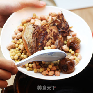 广东老火靓汤-墨鱼花生黄豆汤的做法步骤：4