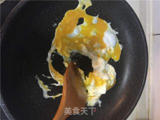 秋葵炒鸡蛋的做法步骤：2